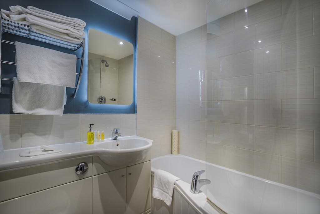The Golden Lion Hotel, St Ives, Cambridgeshire セント・アイヴス エクステリア 写真