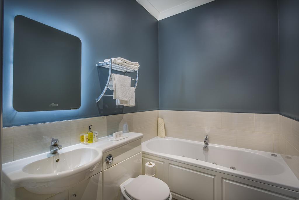 The Golden Lion Hotel, St Ives, Cambridgeshire セント・アイヴス エクステリア 写真
