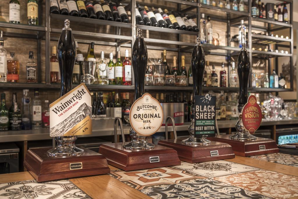 The Golden Lion Hotel, St Ives, Cambridgeshire セント・アイヴス エクステリア 写真