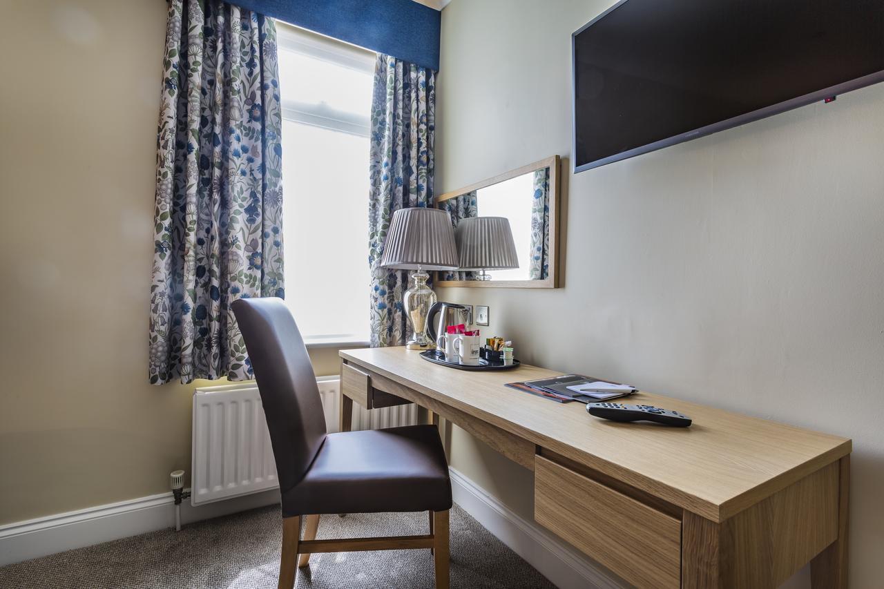 The Golden Lion Hotel, St Ives, Cambridgeshire セント・アイヴス エクステリア 写真