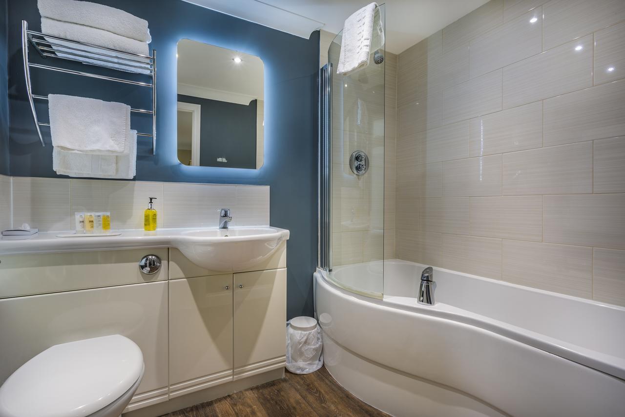 The Golden Lion Hotel, St Ives, Cambridgeshire セント・アイヴス エクステリア 写真