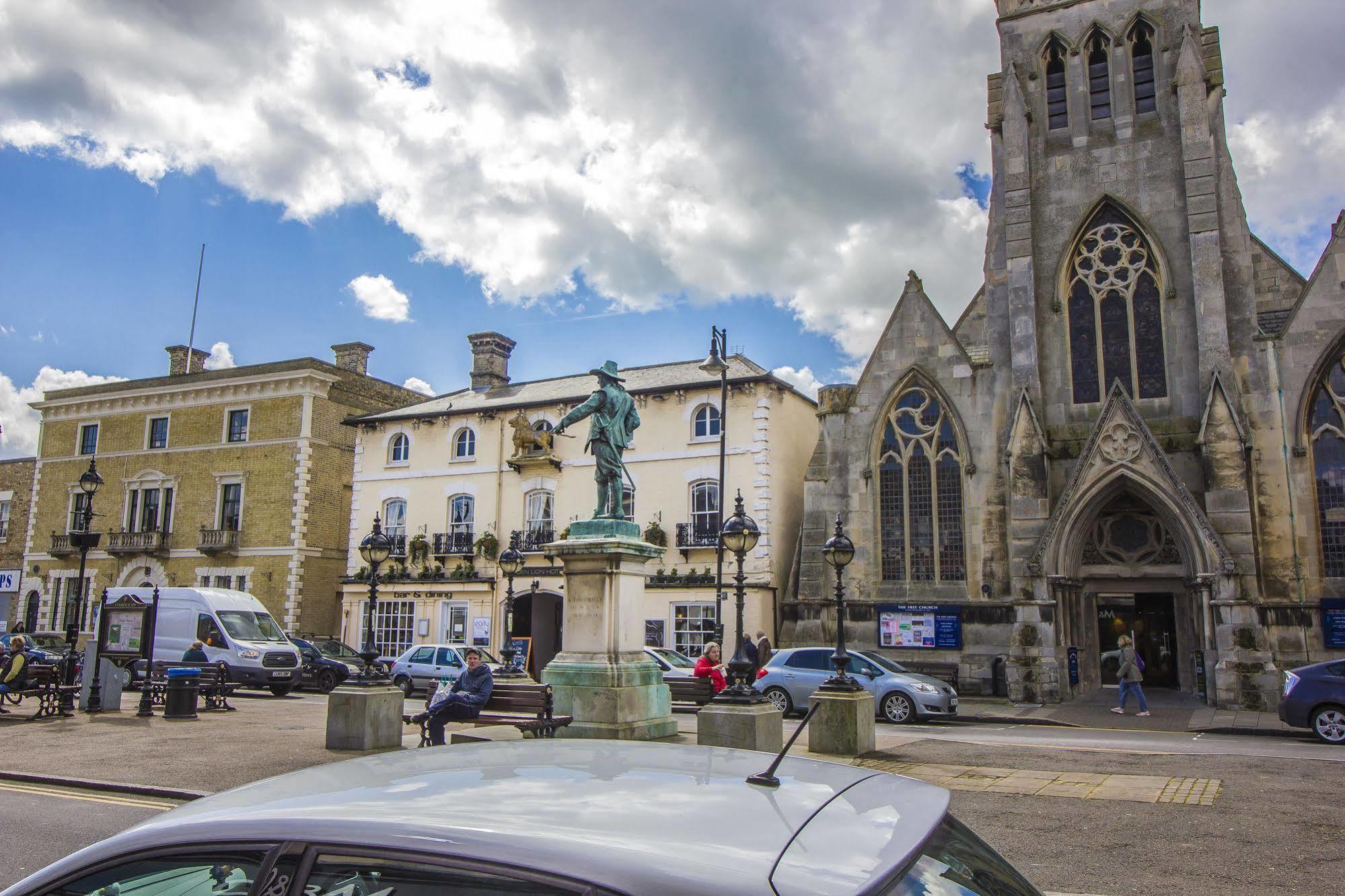 The Golden Lion Hotel, St Ives, Cambridgeshire セント・アイヴス エクステリア 写真
