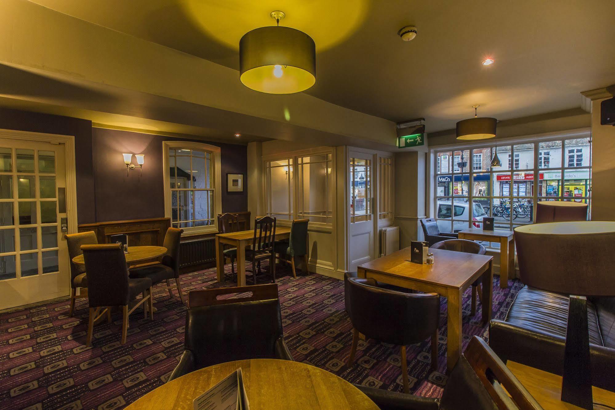 The Golden Lion Hotel, St Ives, Cambridgeshire セント・アイヴス エクステリア 写真