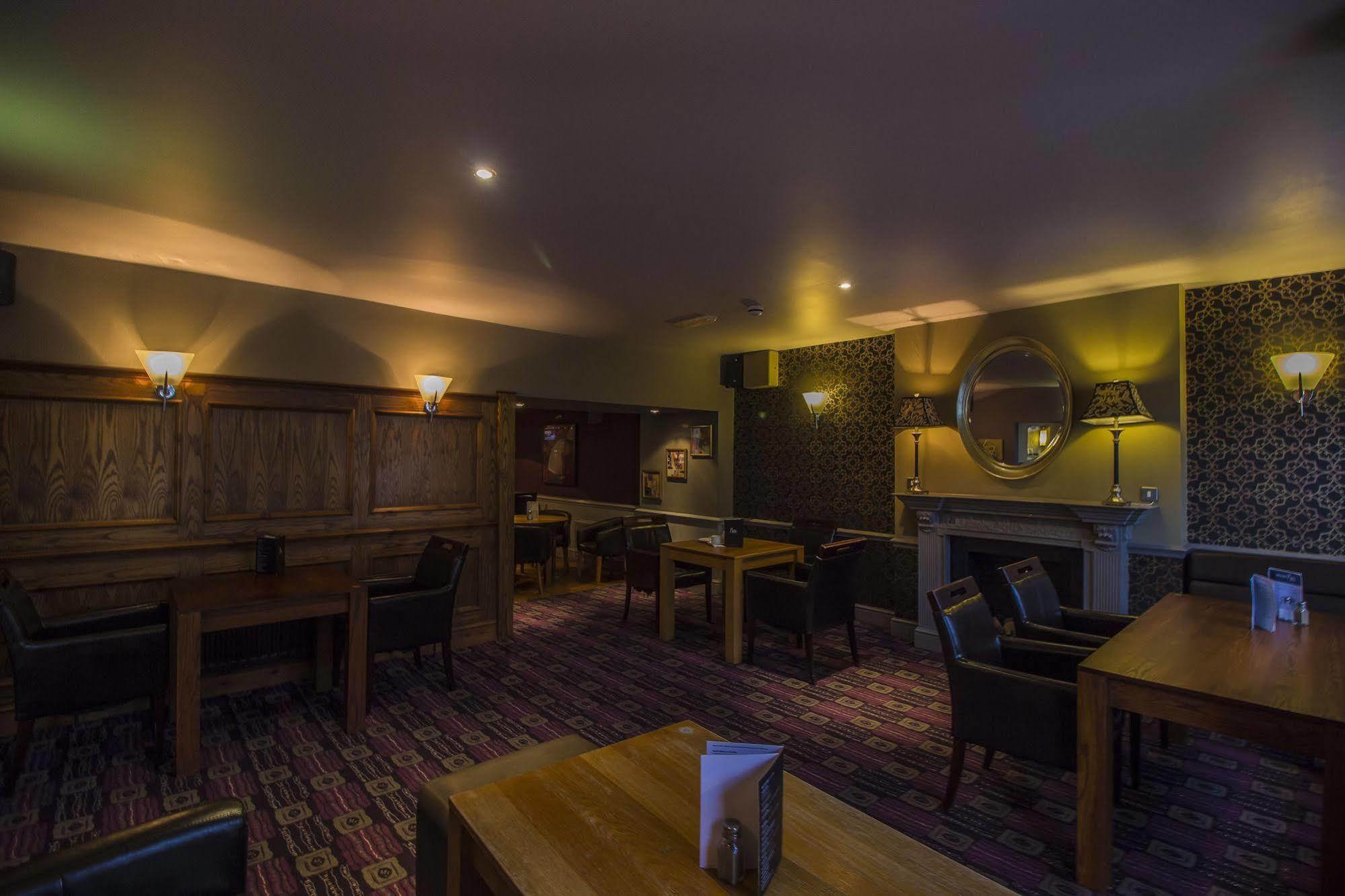 The Golden Lion Hotel, St Ives, Cambridgeshire セント・アイヴス エクステリア 写真