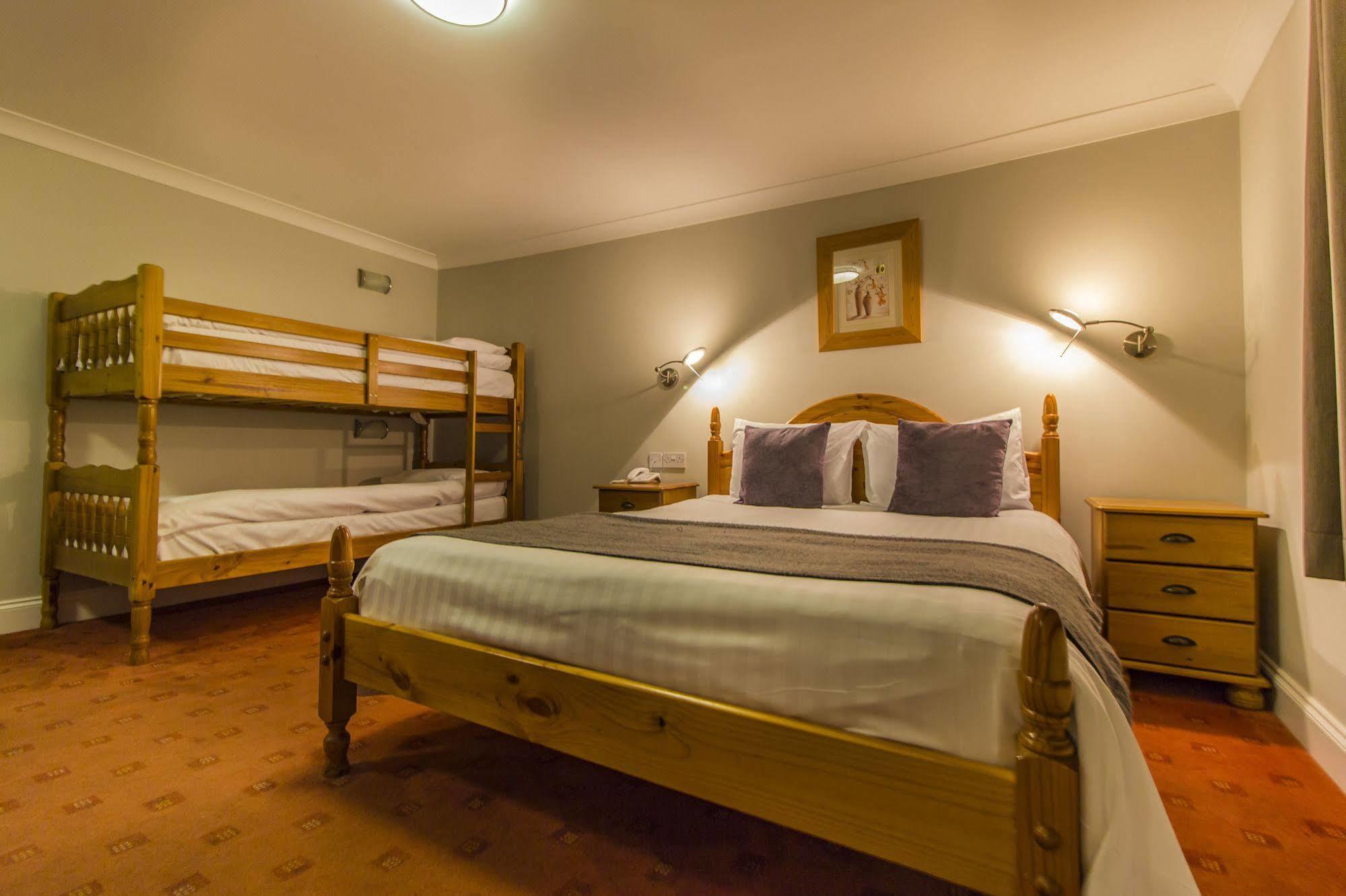 The Golden Lion Hotel, St Ives, Cambridgeshire セント・アイヴス エクステリア 写真