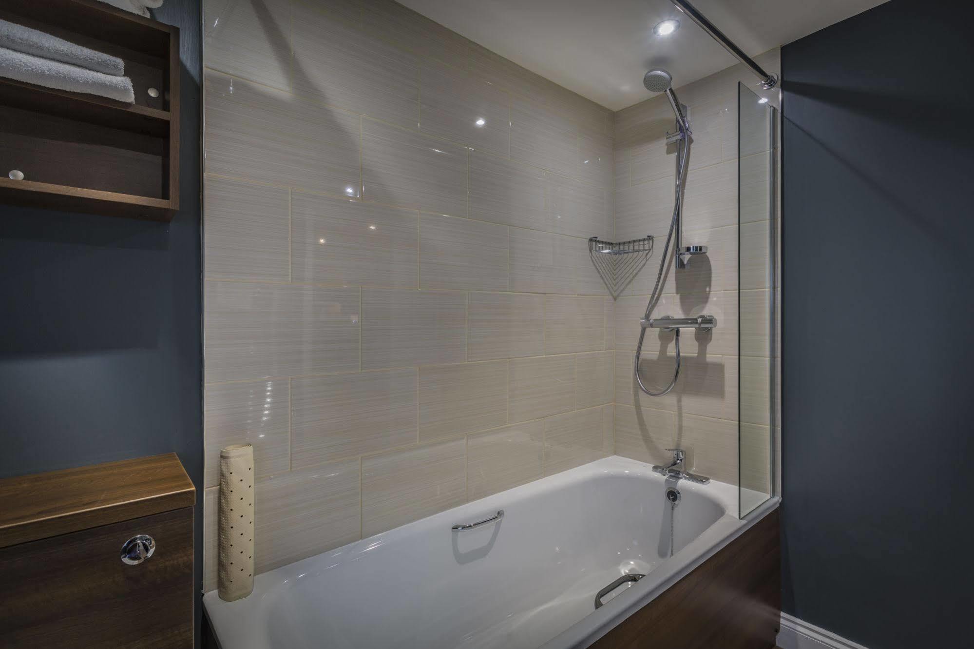 The Golden Lion Hotel, St Ives, Cambridgeshire セント・アイヴス エクステリア 写真