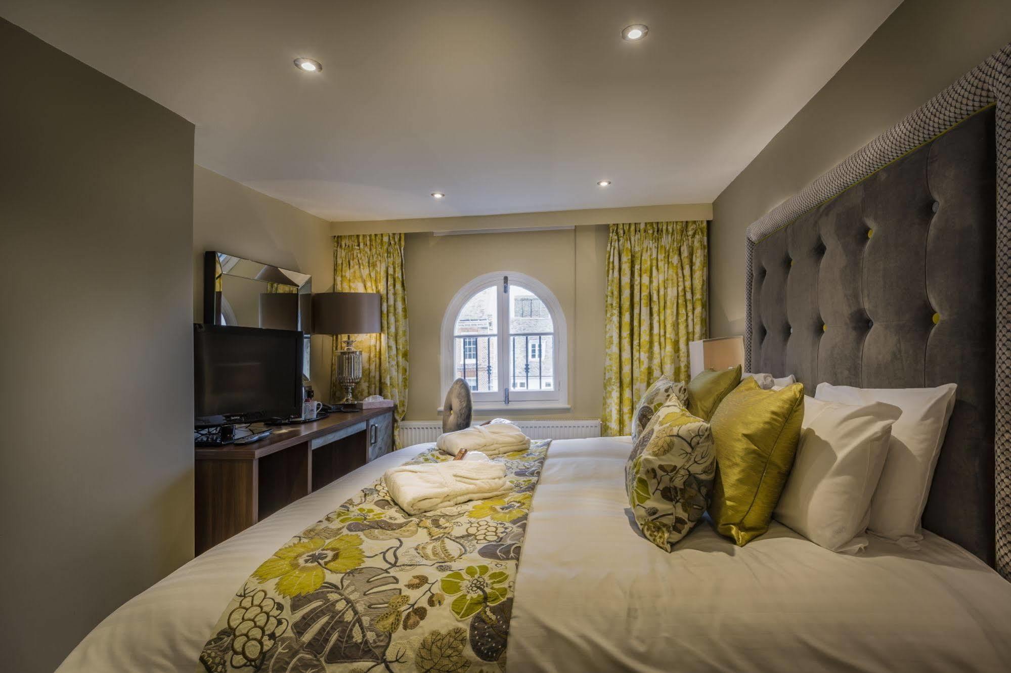 The Golden Lion Hotel, St Ives, Cambridgeshire セント・アイヴス エクステリア 写真