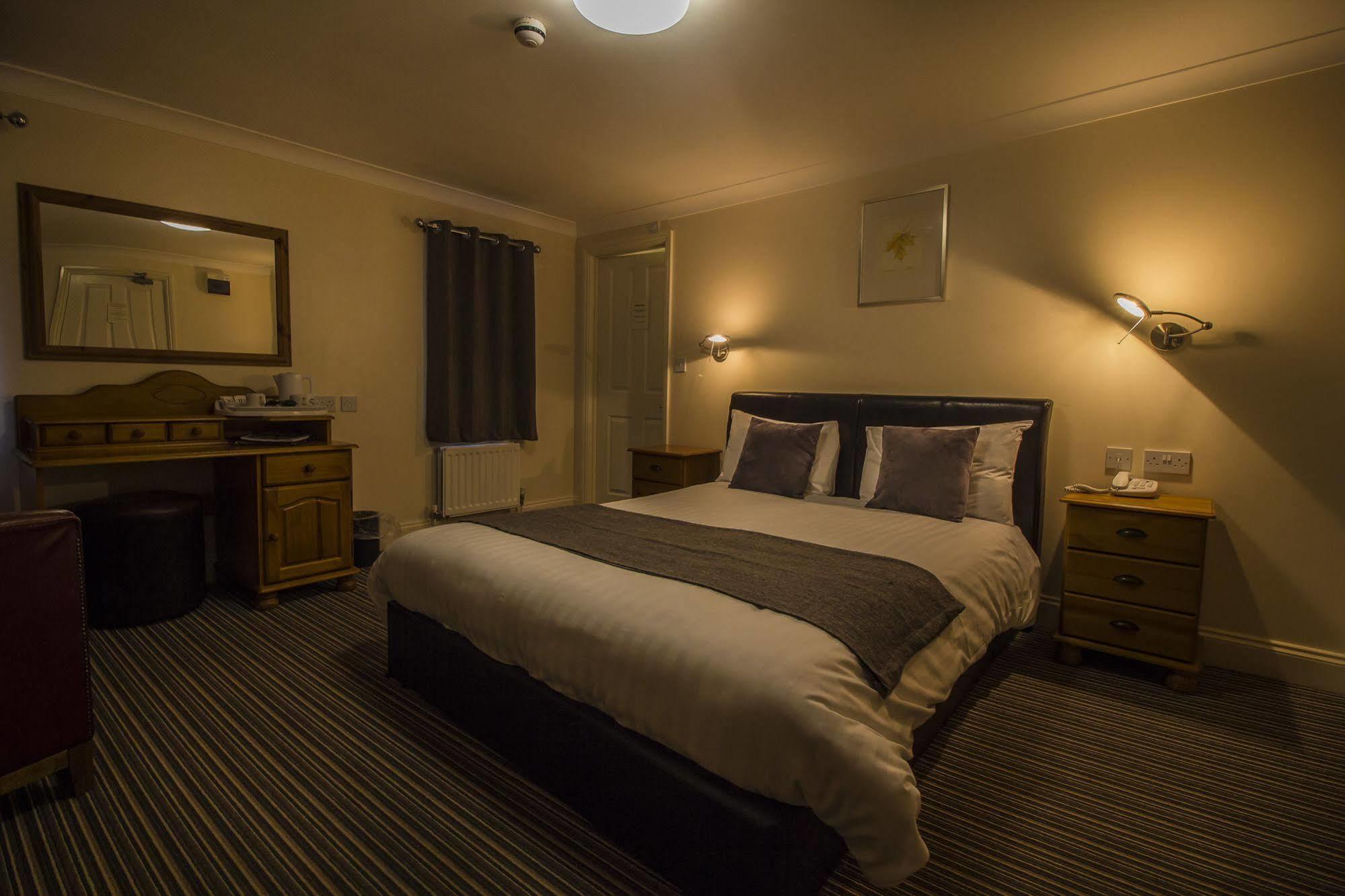 The Golden Lion Hotel, St Ives, Cambridgeshire セント・アイヴス エクステリア 写真