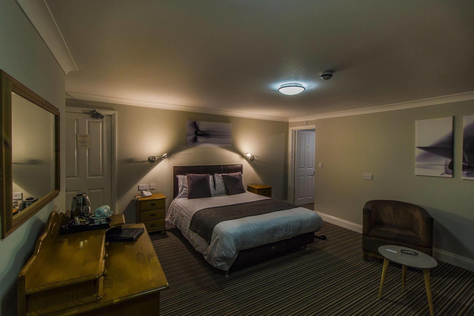The Golden Lion Hotel, St Ives, Cambridgeshire セント・アイヴス エクステリア 写真