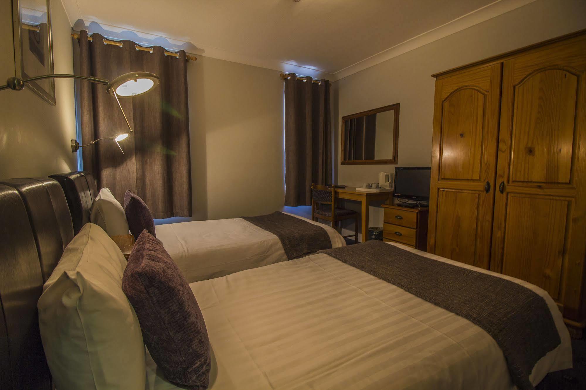 The Golden Lion Hotel, St Ives, Cambridgeshire セント・アイヴス エクステリア 写真