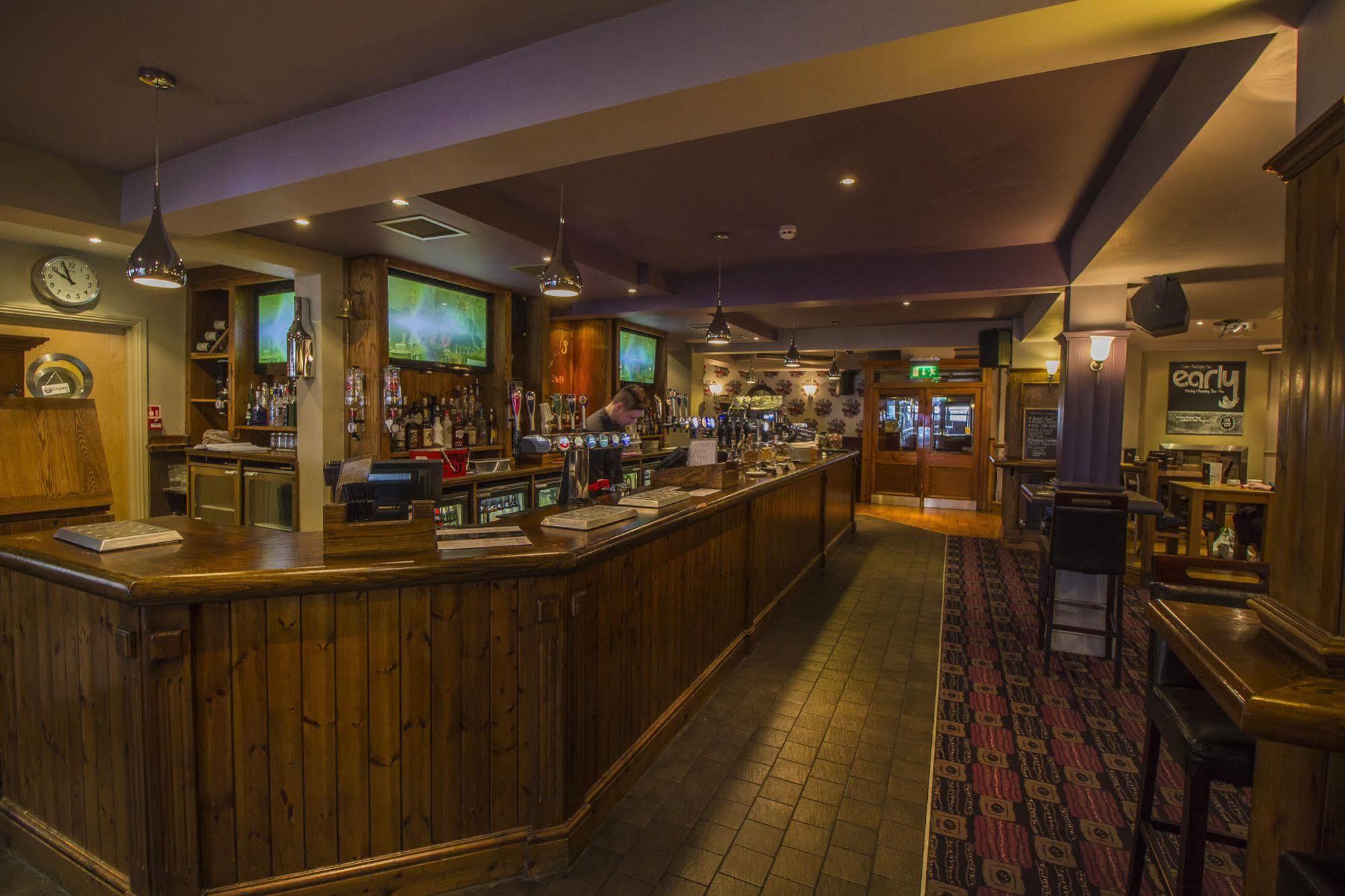 The Golden Lion Hotel, St Ives, Cambridgeshire セント・アイヴス エクステリア 写真