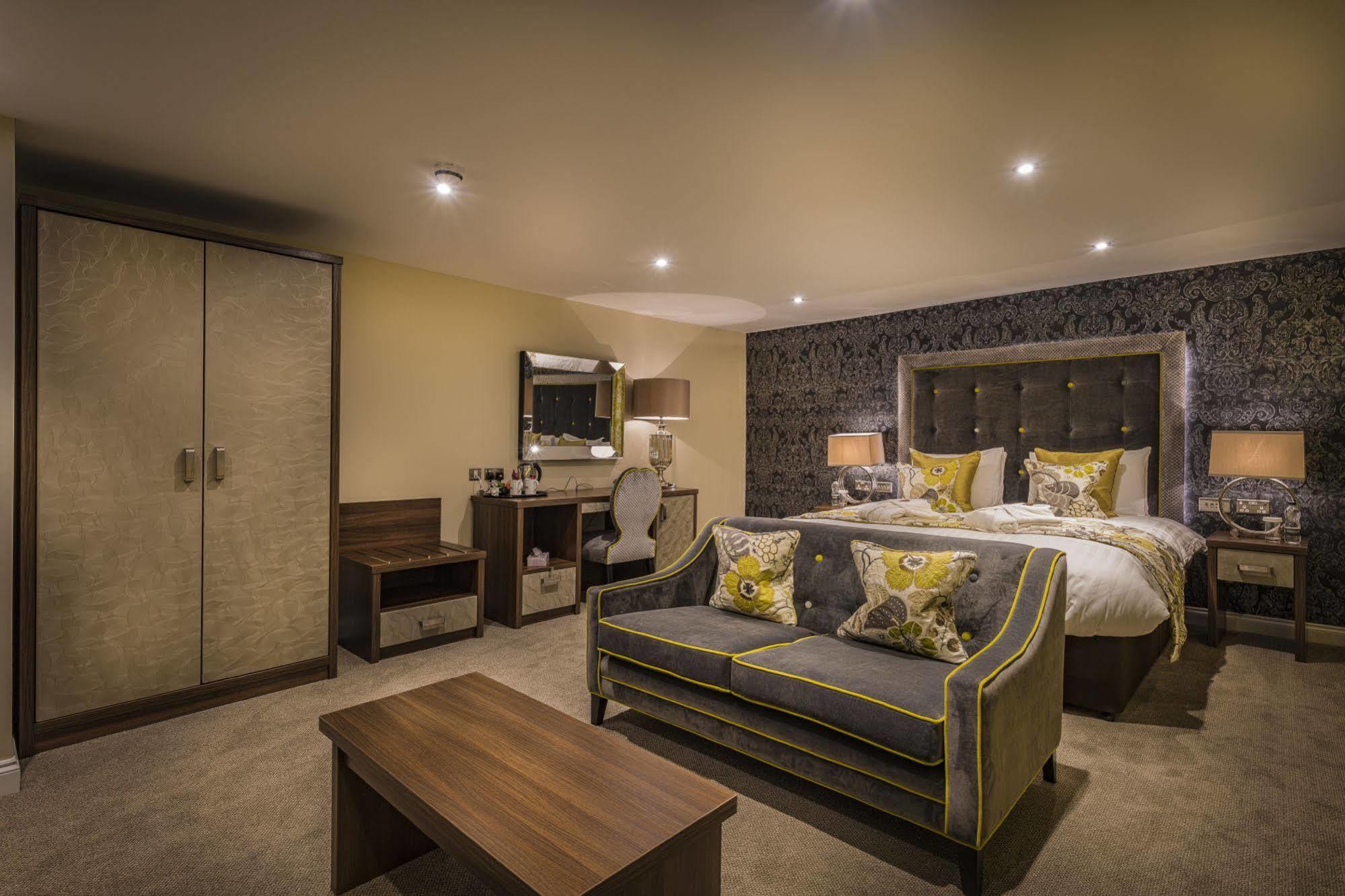 The Golden Lion Hotel, St Ives, Cambridgeshire セント・アイヴス エクステリア 写真