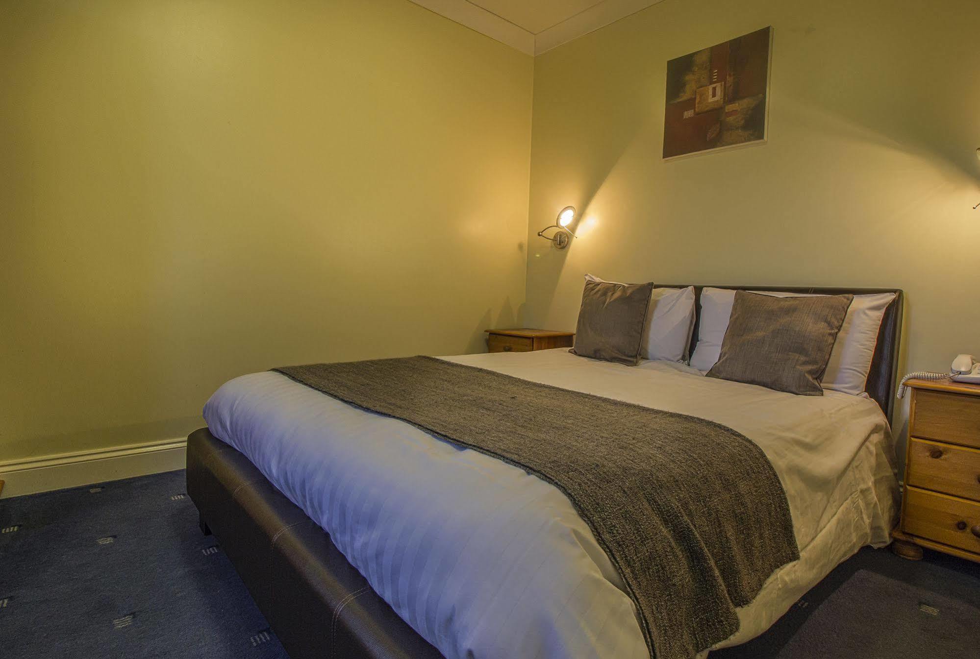 The Golden Lion Hotel, St Ives, Cambridgeshire セント・アイヴス エクステリア 写真