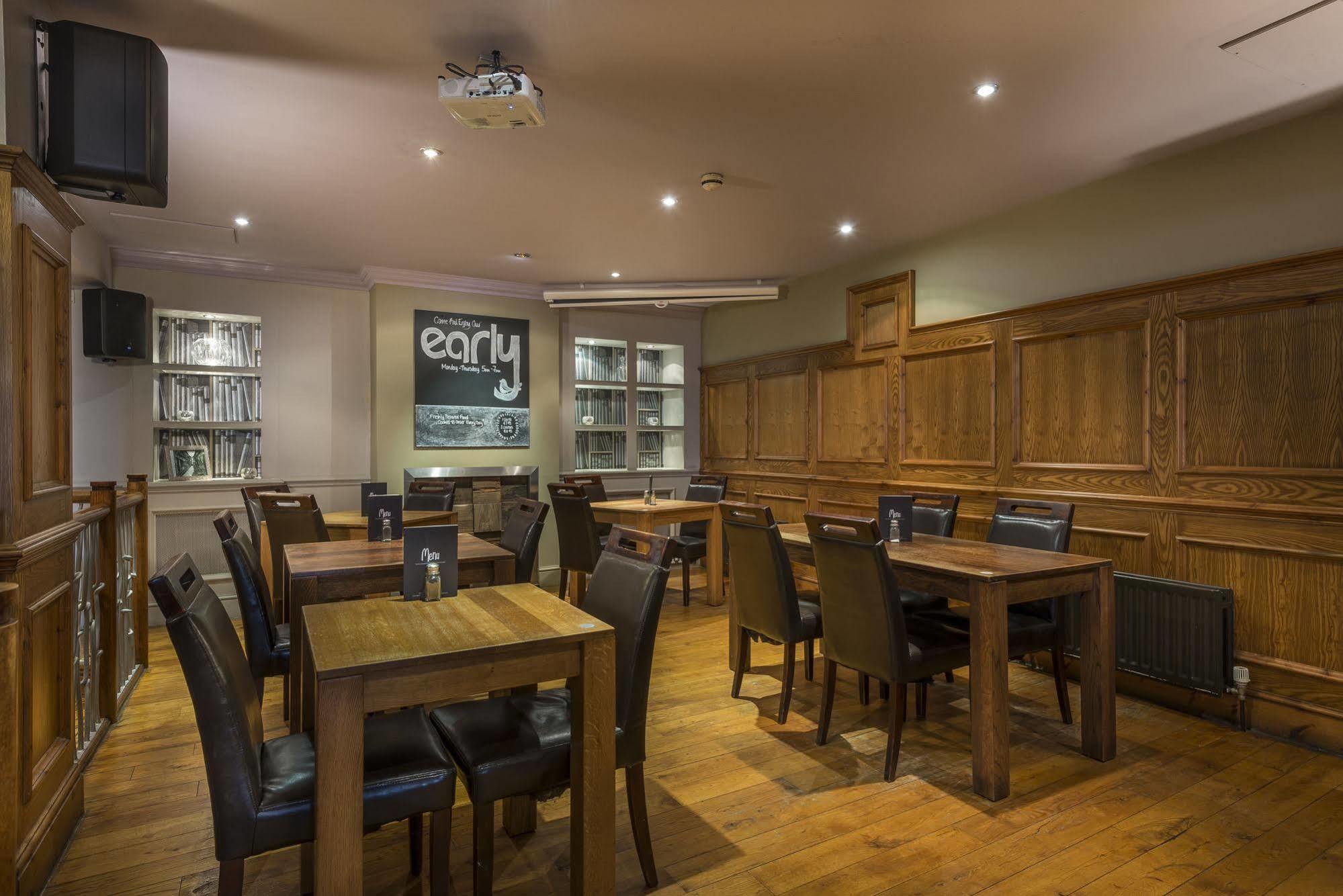 The Golden Lion Hotel, St Ives, Cambridgeshire セント・アイヴス エクステリア 写真
