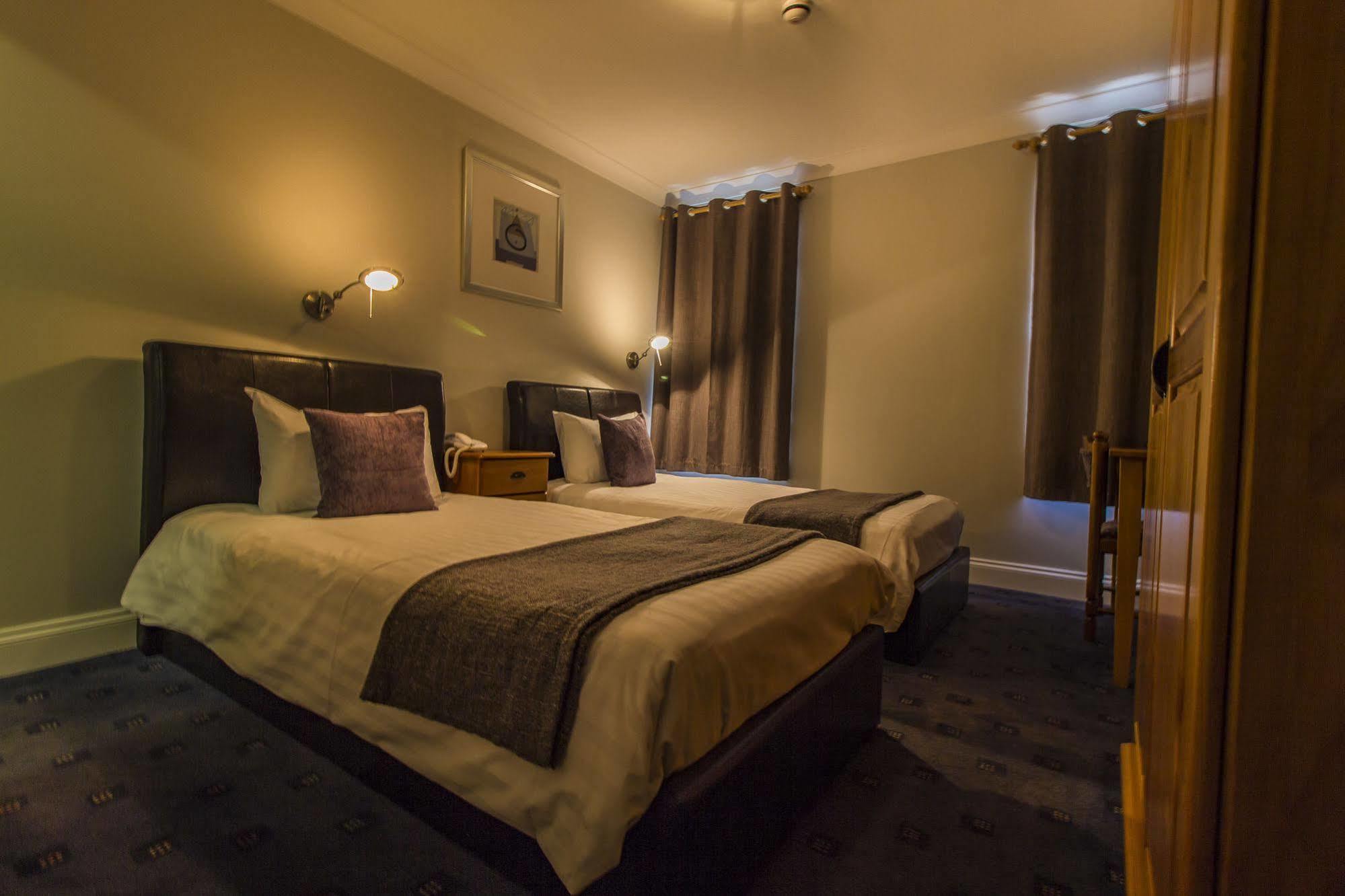 The Golden Lion Hotel, St Ives, Cambridgeshire セント・アイヴス エクステリア 写真
