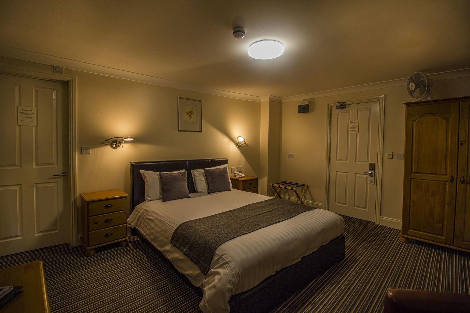 The Golden Lion Hotel, St Ives, Cambridgeshire セント・アイヴス エクステリア 写真