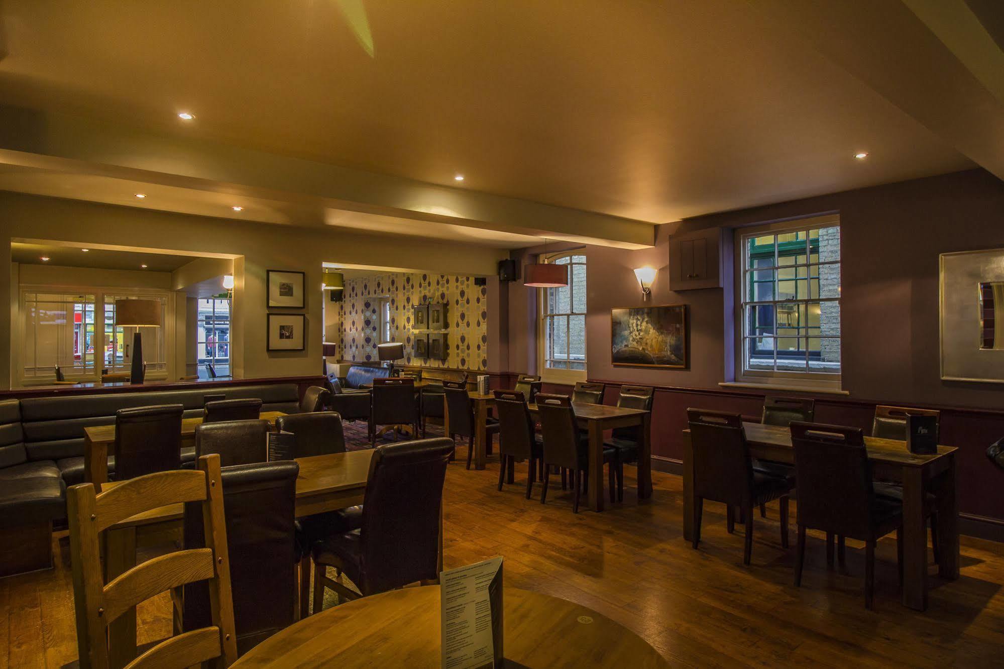 The Golden Lion Hotel, St Ives, Cambridgeshire セント・アイヴス エクステリア 写真