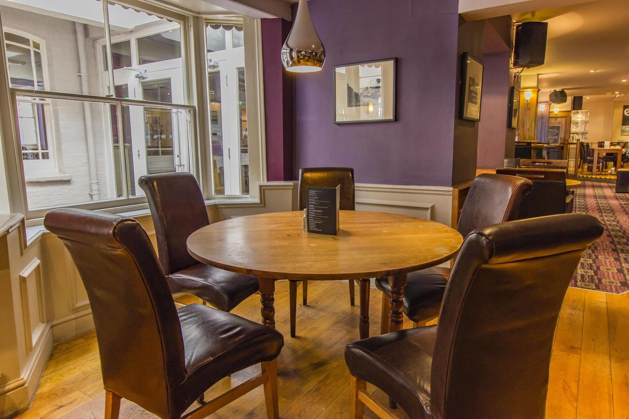 The Golden Lion Hotel, St Ives, Cambridgeshire セント・アイヴス エクステリア 写真