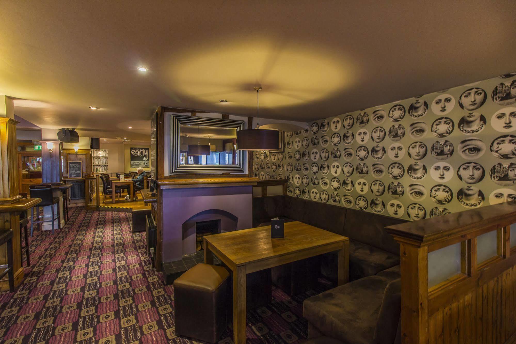 The Golden Lion Hotel, St Ives, Cambridgeshire セント・アイヴス エクステリア 写真