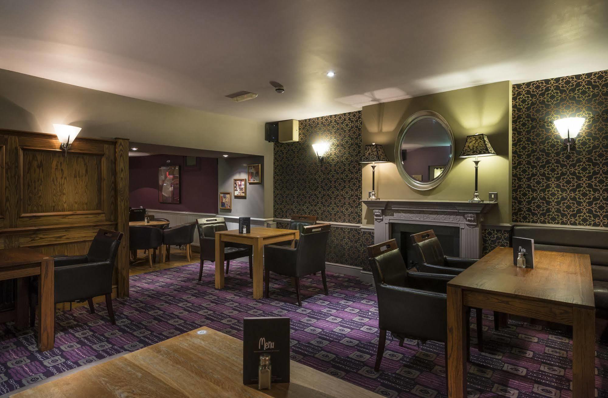 The Golden Lion Hotel, St Ives, Cambridgeshire セント・アイヴス エクステリア 写真