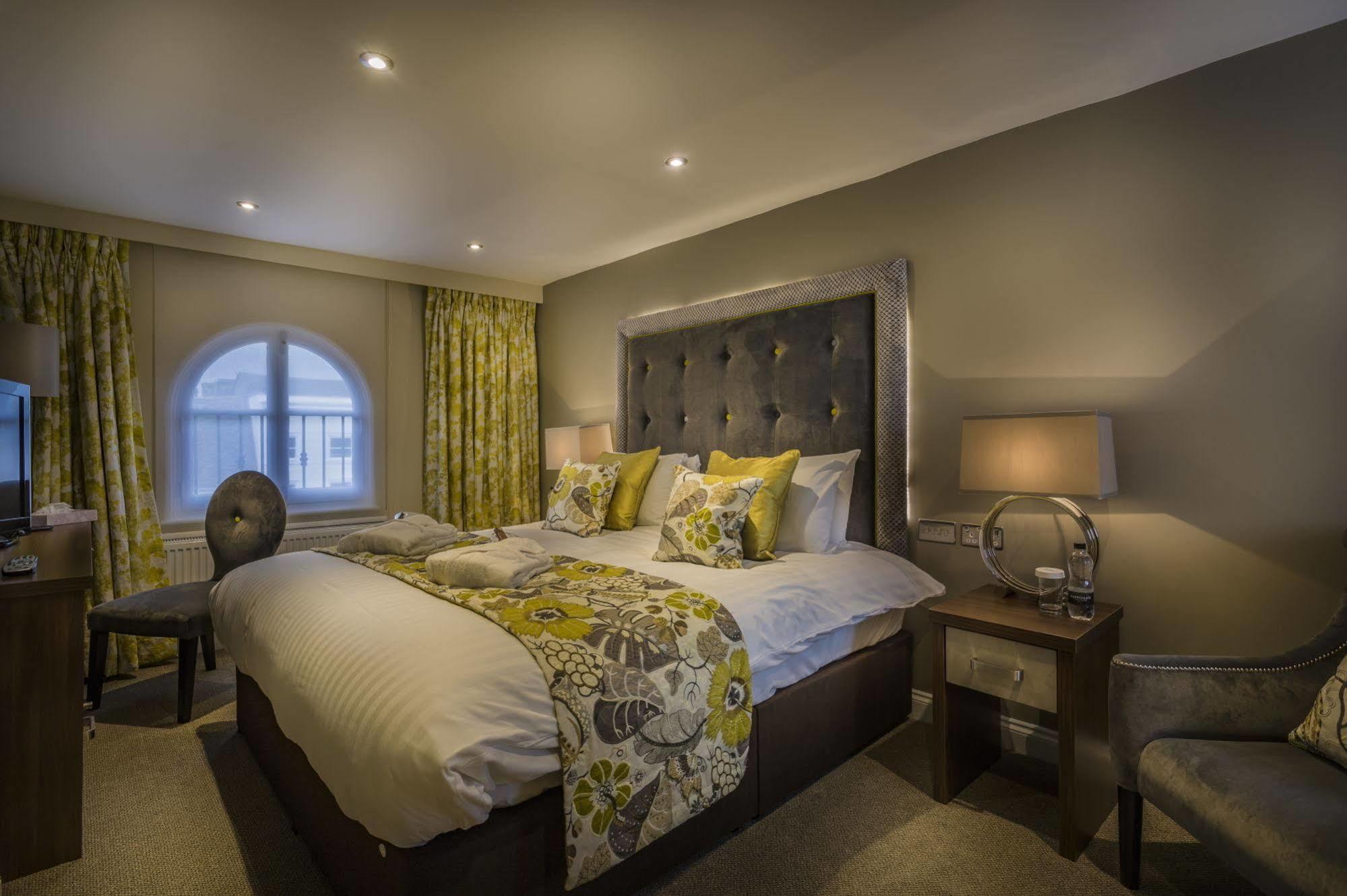 The Golden Lion Hotel, St Ives, Cambridgeshire セント・アイヴス エクステリア 写真